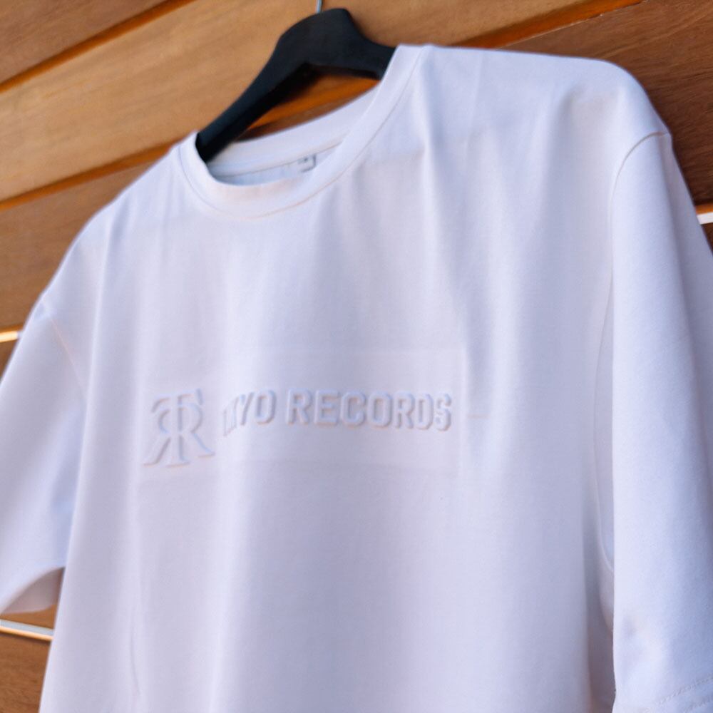 エンボスロゴTシャツ-ホワイト