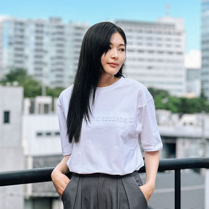 エンボスロゴTシャツ-ホワイト